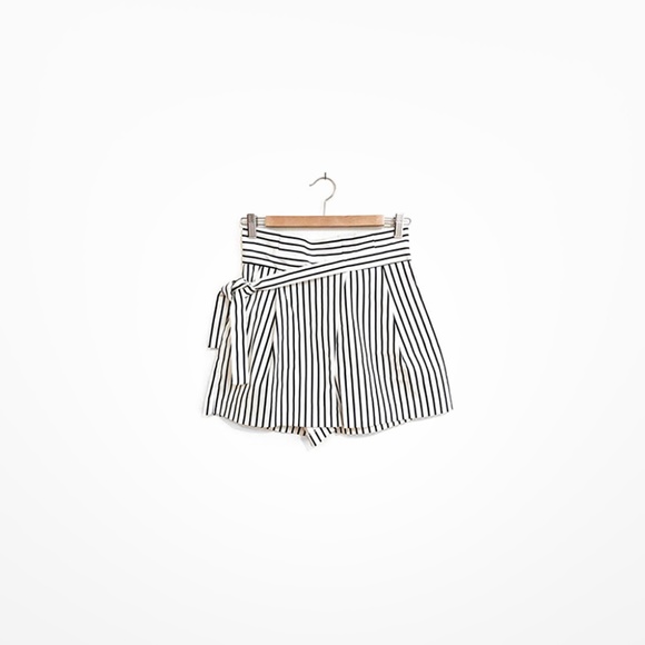 Zara Paperbag Waist Shorts - Picture 2 of 4